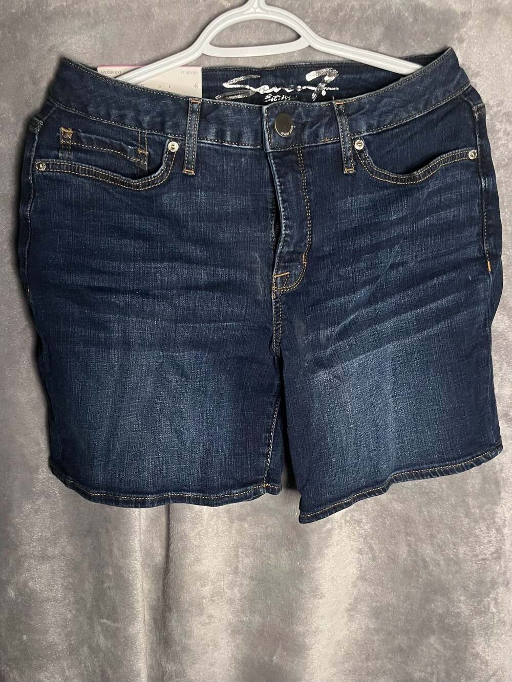 NWT Seven7 Weekend Short Size 6 Forever Dark Wash Stretch Denim